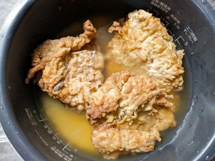 材料を炊飯器にすべて入れ、いつも通りご飯を炊く。