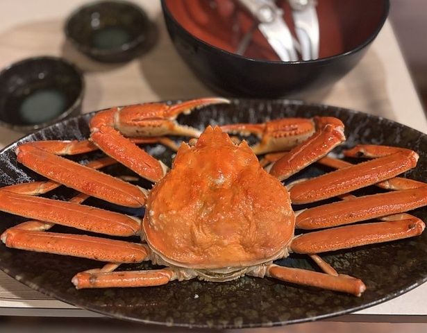 1室につき1杯のボイルガニが提供される季節限定プランも用意されている(※事前に要連絡)