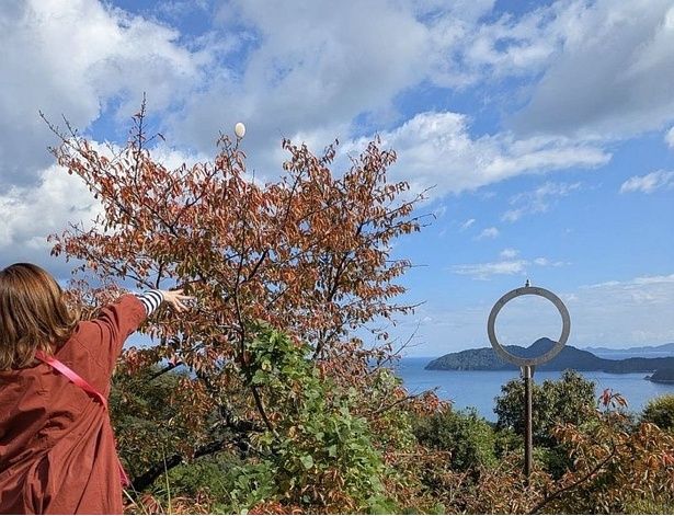 開運を願って「かわらけ投げ」に挑戦！