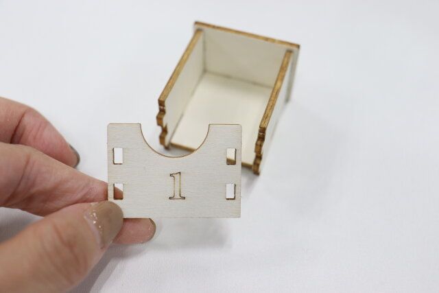 ウッドアドベントカレンダーキット（ハウス型） 組み立て