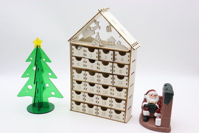 ウッドアドベントカレンダーキット（ハウス型） ディスプレイ