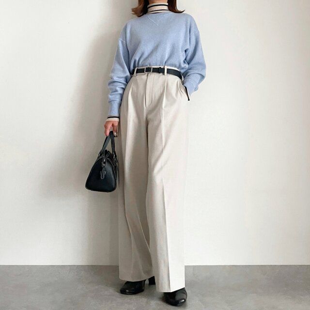 ユニクロスムースコットンクルーネックセーターのタートルネックレイヤードコーデ