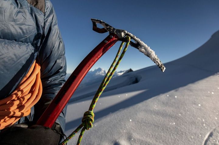登山用のピッケル