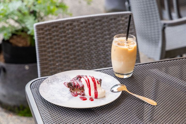 重要文化財に指定された名建築の趣をいかしたレストラン＆バル「中之島ソーシャルイート アウェイク」