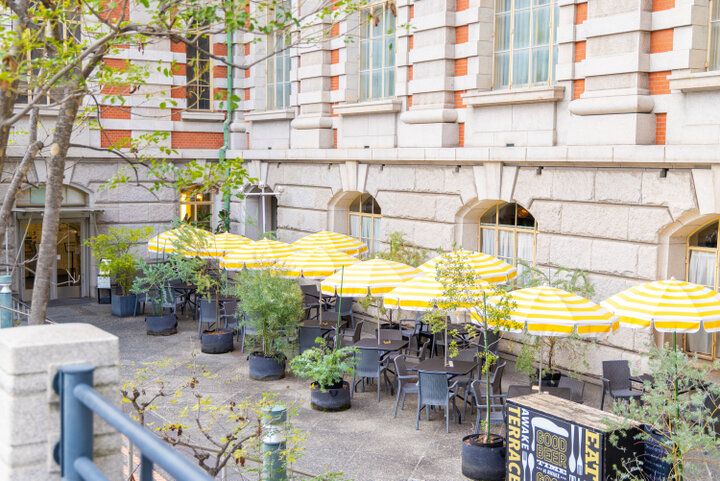 重要文化財に指定された名建築の趣をいかしたレストラン＆バル「中之島ソーシャルイート アウェイク」