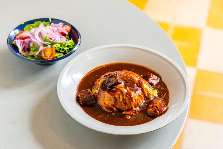 重要文化財に指定された名建築の趣をいかしたレストラン＆バル「中之島ソーシャルイート アウェイク」