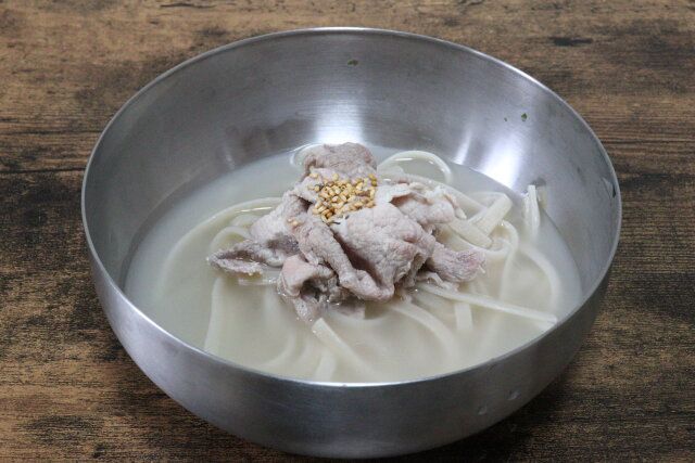 ダイソー ソルロンタン麵 完成図