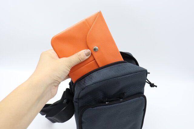 ダイソー パスポートケース（ボタン付） ポシェットに入る