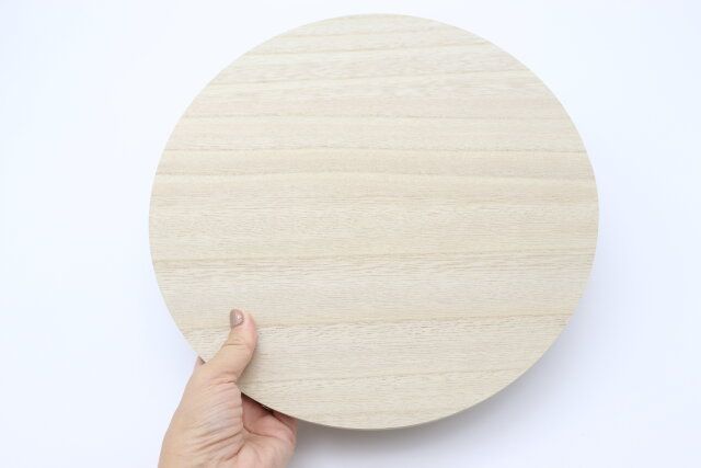 ダイソーのサイドテーブルの天板は木目調