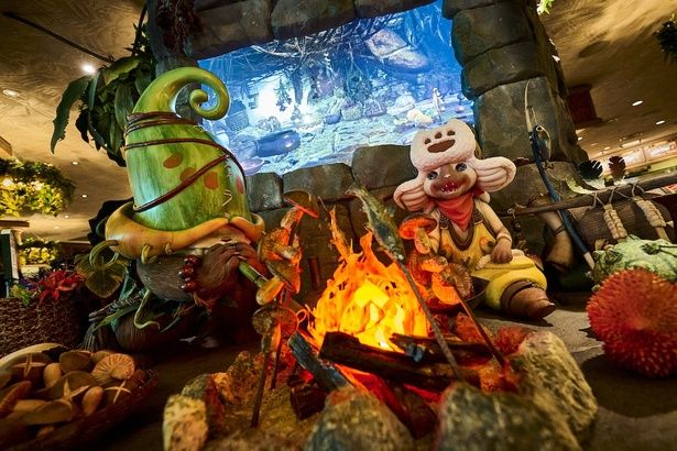 焚き火を囲むモリバーとアイルー