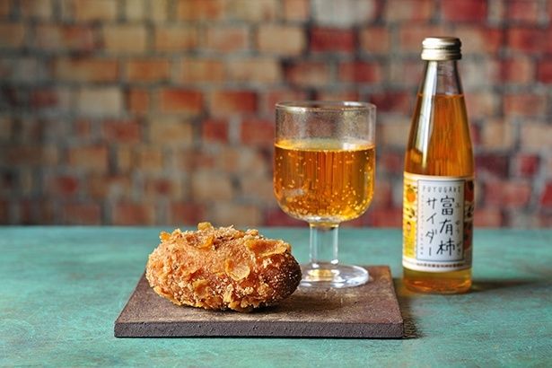 オリジナルカレーパンとご当地ソーダ