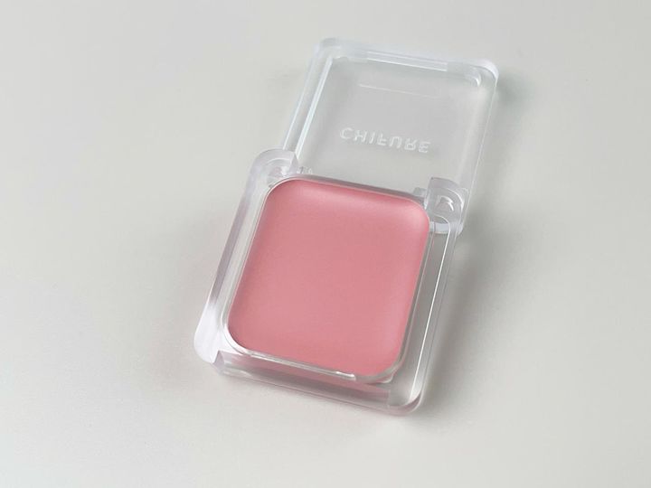 画像: 上品にツヤめいて、うるおい続く。乾燥した肌にも心地よくなじむ質感