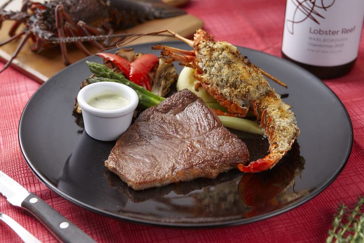 ふらの和牛サーロインステーキ＆伊勢海老と舞茸のファルシ