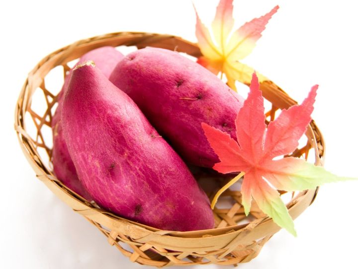 All About ニュース編集部が全国250人を対象に実施した旅先で買いたいお土産に関するアンケートの調査結果から、旅先で買いたい「徳島県のお土産」ランキングを発表！ 2位「なると金時芋棒（鳴門のいも屋）」を抑えた1位は？