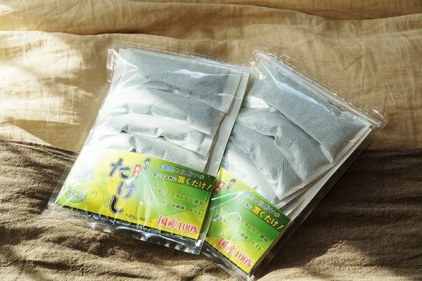 置くだけでにおいを元から取り除く竹炭脱臭「たけし」のサイズ違い2種を発売！