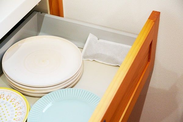 置くだけでにおいを元から取り除く竹炭脱臭「たけし」のサイズ違い2種を発売！