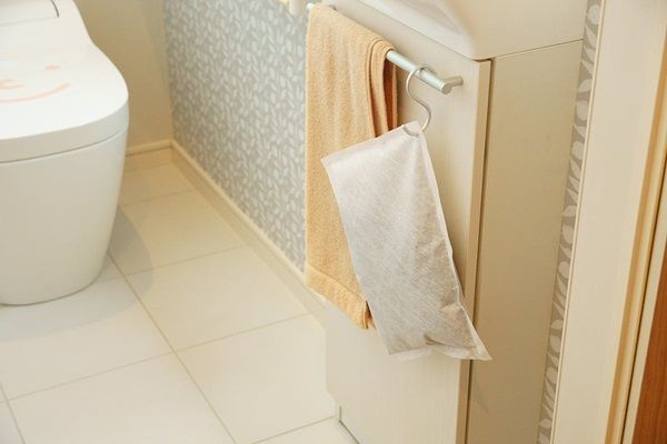 置くだけでにおいを元から取り除く竹炭脱臭「たけし」のサイズ違い2種を発売！