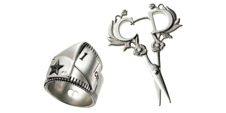 リング￥92,000、ピアス￥52,000（ともにディオール／クリスチャン ディオール）