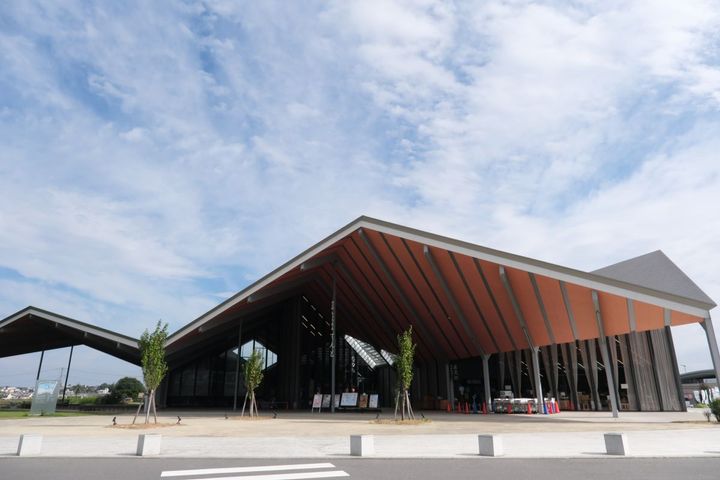 三角屋根の「大屋根ひろば」