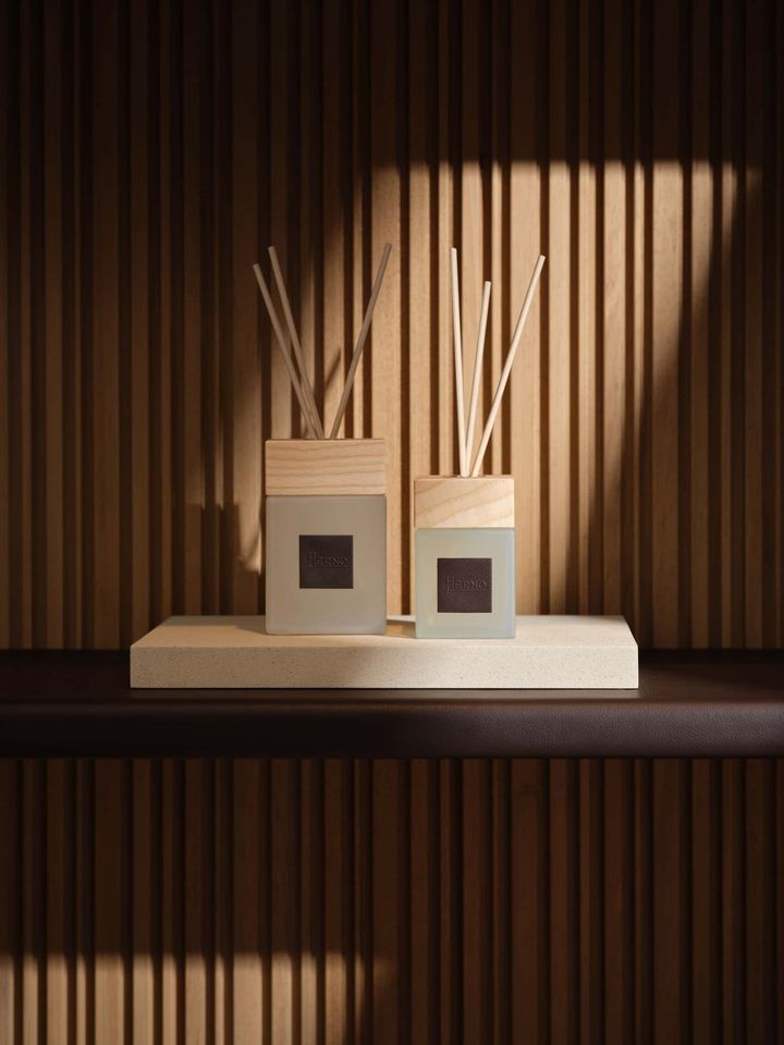 ディフューザー 500ml 35,200円、250ml 24,200円