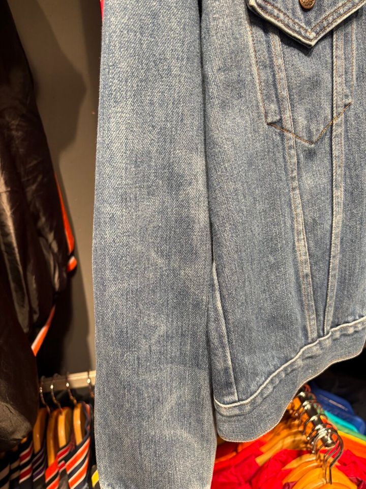 【お買い得な古着を発掘する方法】“ヴィンテージが高額すぎて買えない”を解決！ カーハート、リーバイスも…1万円未満で買える「WEGO VINTAGE 下北沢店」がすごかった