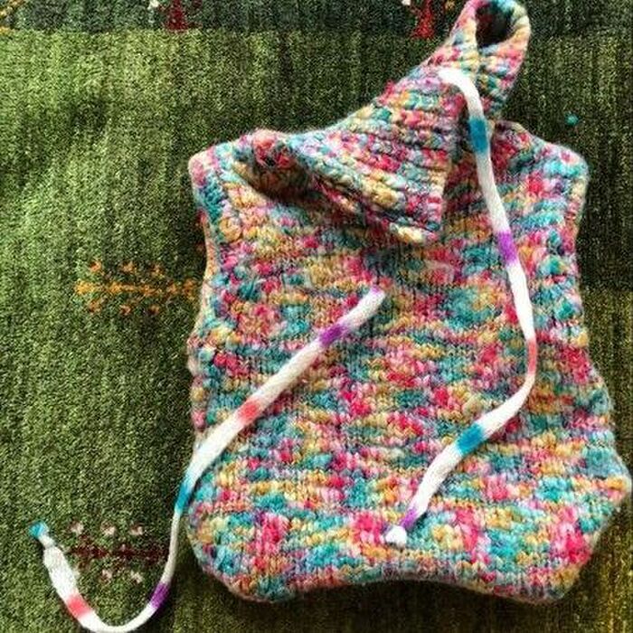 お気に入りのセーターが「冬の必需品」にかわいく大変身♡【簡単リメイク】