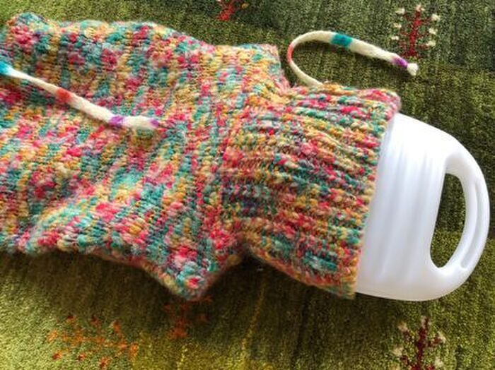 お気に入りのセーターが「冬の必需品」にかわいく大変身♡【簡単リメイク】