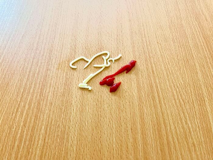 マヨやケチャップをこぼしたときは→まるで〈実験みたいなお掃除術〉で一瞬でピカピカに！