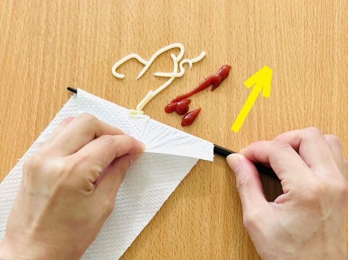 マヨやケチャップをこぼしたときは→まるで〈実験みたいなお掃除術〉で一瞬でピカピカに！