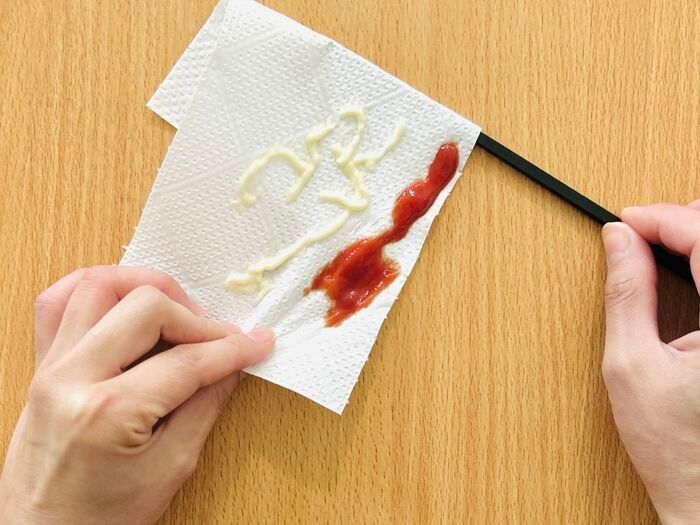 マヨやケチャップをこぼしたときは→まるで〈実験みたいなお掃除術〉で一瞬でピカピカに！