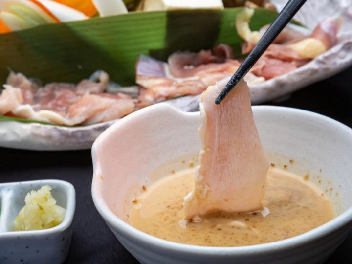 All About ニュース編集部が全国250人を対象に実施した「ご当地グルメに関するアンケート」の調査結果から、旅先で食べたい「秋田県のご当地グルメ」ランキングを発表！ 2位「比内地鶏」を抑えた1位は？