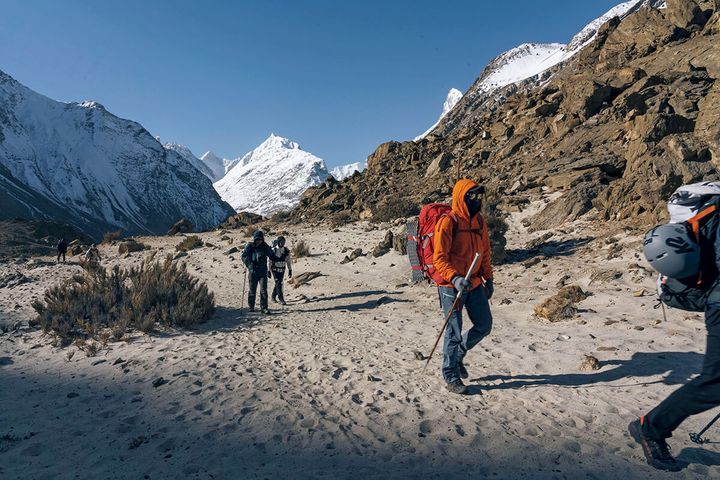 山岳ガイド、プロスキーヤー・佐々木大輔 トレッキングの様子