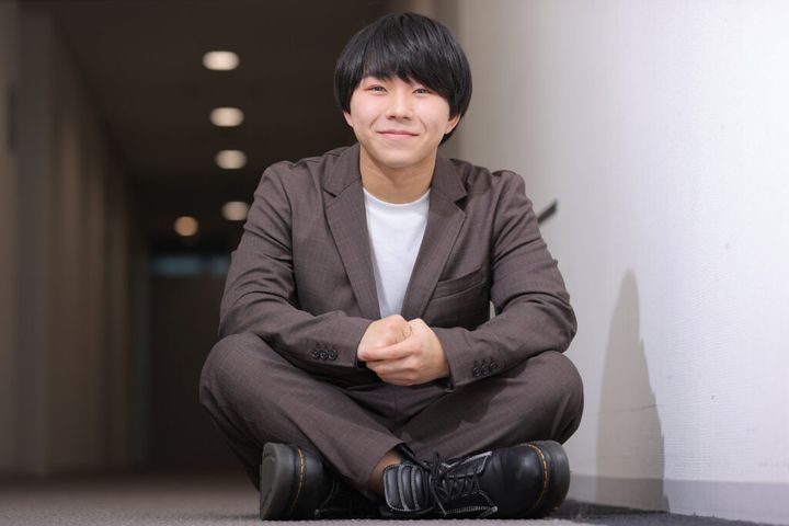 女優の高石あかりさん（22）がヒロイン松野トキを演じるNHK連続テレビ小説「ばけばけ」（月～土曜前8・0）の第46話が1日放送され、トキたちが暮らす松江に寒い冬が訪れ、トキが女中として仕えるレフカダ・ヘブン（トミー・バストウさん）がその寒さに苦しむ様子が描かれました。また、ヘブンの教え子である小谷春夫（下川恭平さん）がトキに思いを寄せる姿に多くの視聴者が〝胸キュン〟しました。