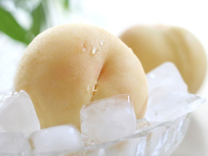 All About ニュース編集部が全国250人を対象に実施した「お土産に関するアンケート」の調査結果から、旅先で買いたい「岡山県のお土産」ランキングを発表！ 2位「おかやま桃子 清水白桃ぷりん」を抑えた1位は？