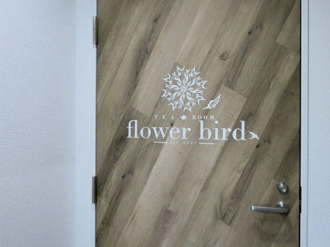 TEA ROOM flower bird ドア 外観