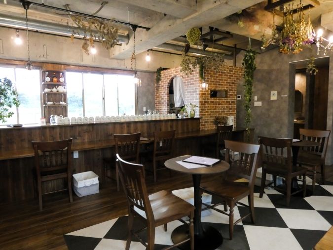 TEA ROOM flower bird 店内 カウンター席