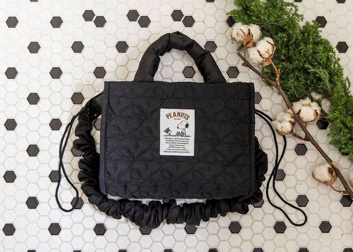 SNOOPY 2WAY QUILTING BAG スヌーピーがいっぱい！ 軽量キルティングバッグ BOOK