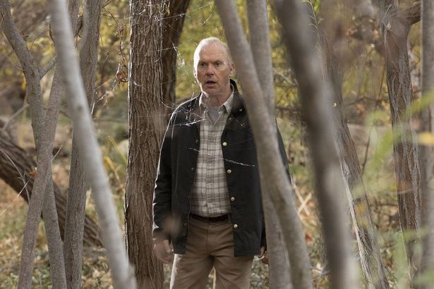 【写真を見る】クロイツフェルト・ヤコブ病の症状にさらされながらも、完全犯罪に挑むノックスをマイケル・キートンが体現 [c]2023 HIDDEN HILL LLC. ALL RIGHTS RESERVED.