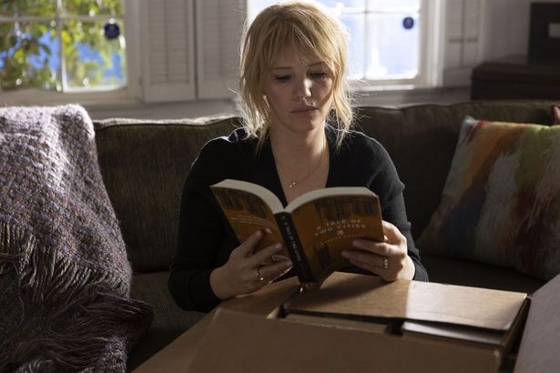 ノックスと密会を重ねていたコールガール、アニーにヨアンナ・クーリク [c]2023 HIDDEN HILL LLC. ALL RIGHTS RESERVED.