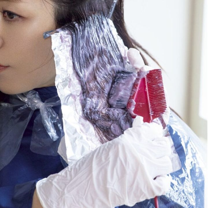 カラー剤を塗る