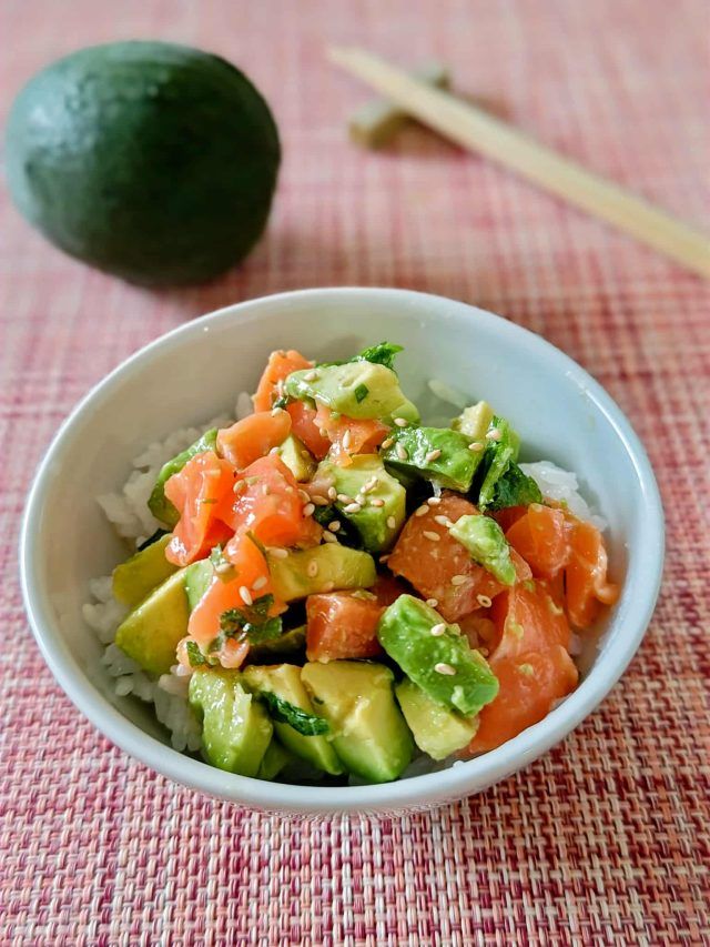 アボカドとサーモン丼