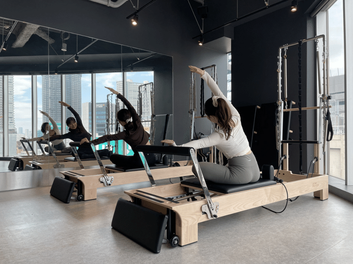 正しい身体の使い方を知って上達しよう！ゴルフ練習場に導入されたあるものって？