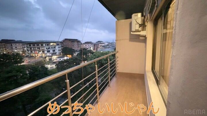 【写真・画像】令和ロマンくるま＆ひろゆき「完璧なホテルだ！」“1泊2000円”ブータンのホテルに大興奮 4枚目