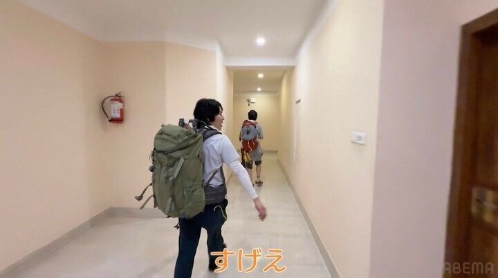 【写真・画像】令和ロマンくるま＆ひろゆき「完璧なホテルだ！」“1泊2000円”ブータンのホテルに大興奮 3枚目