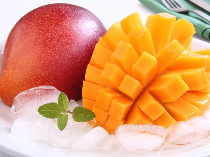 All About ニュース編集部が全国250人を対象に実施した「お土産に関するアンケート」の調査結果から、旅先で買いたい「宮崎県のお土産」ランキングを発表！ 2位「宮崎マンゴーラングドシャ（南寿製菓）」を抑えた1位は？