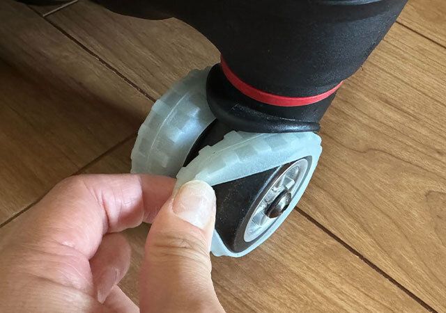 シリコーンキャスターカバー（蓄光、8個） 装着