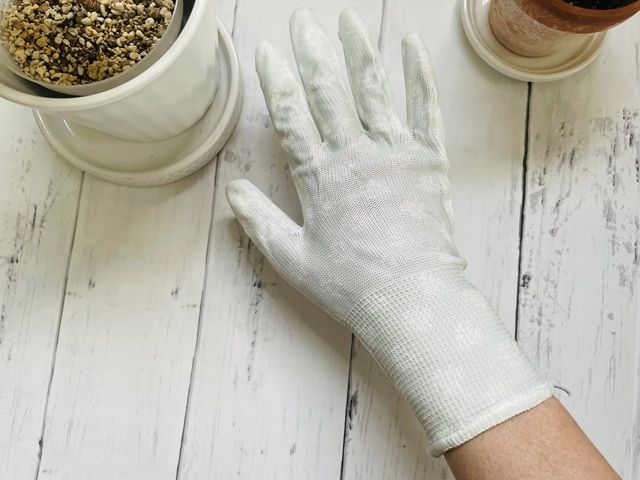 ダイソーの「フラワーウレタンコートグローブ」フィット感
