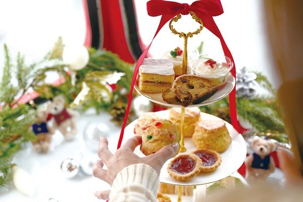 【東京都】「DAKS」×「Three Tiers」のアフタヌーンティーバスツアー！ロンドンバスで都内を巡る