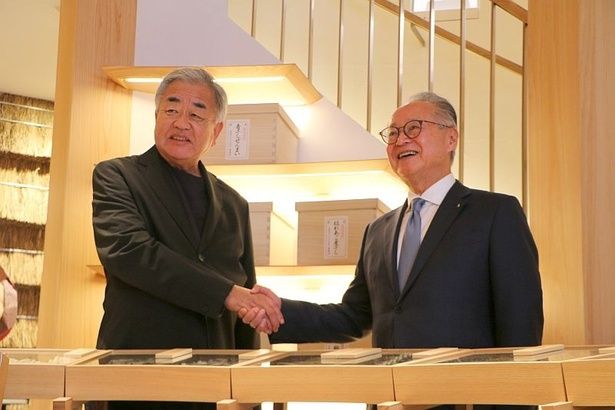 【写真】建築家・隈研吾さんと久原本家グループ社主・河邉哲司さん(写真左から)