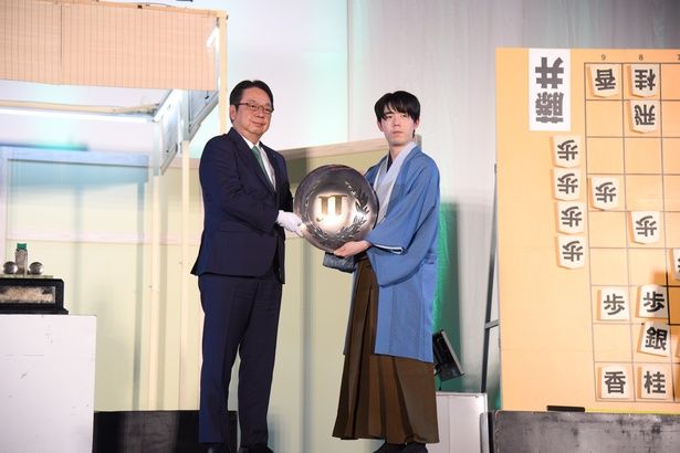 2年ぶり、3度目の優勝を果たした藤井聡太 竜王・名人 撮影：ソムタム田井